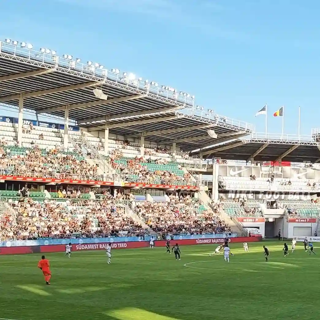 Ultra-High Brightness up to 10,000 Nits for Outdoor Stadium LED Display
